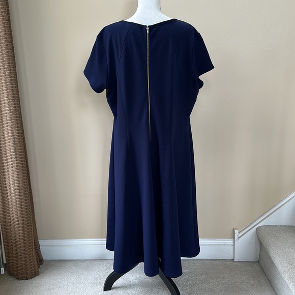 Avenue Navy Short Sleeve Dress with Zipper in Back (Size 18/20) - Picture 5 of 16